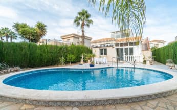 Espectacular chalet con piscina privada en Playa Flamenca