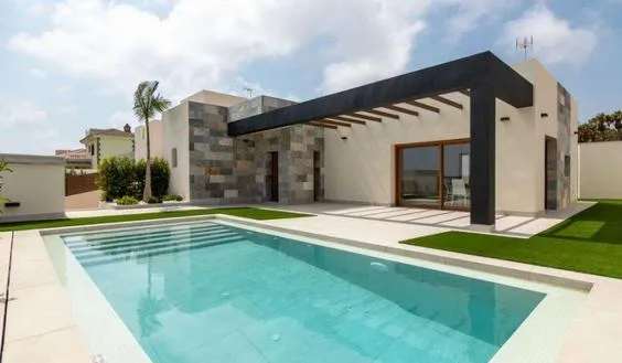 Buy an Villa in Spain, Torrevieja. Los altos area, 3 bedrooms, 295 m2 - photo 1