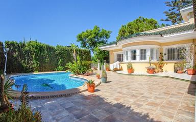 Villa for sale in Torrevieja, Spain. Torreta florida area, 5 bedrooms, 563 m2