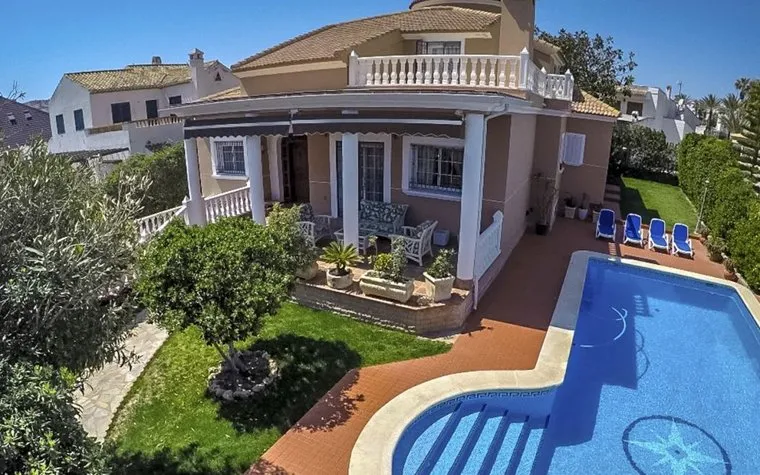 Property in Torrevieja. Torre la mata area, 6 bedrooms, 500 m2