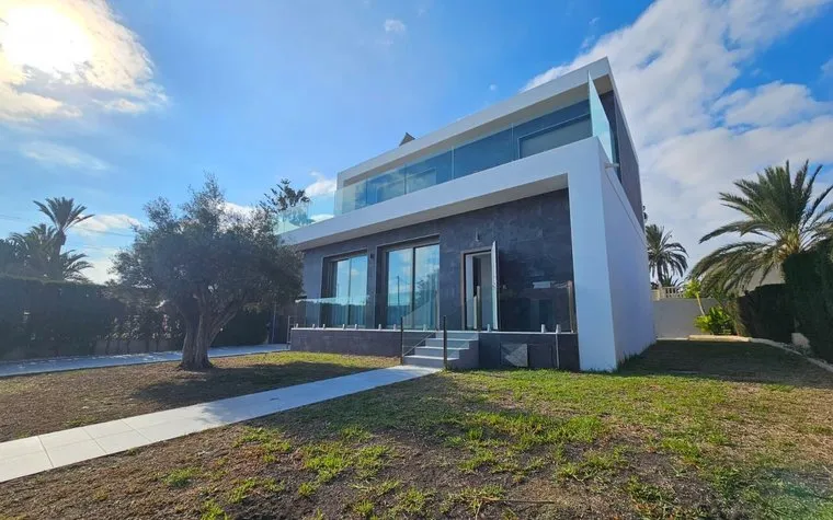 Недвижимость Торревьеха, продается Вилла. Район Los Angeles, 3 спальни, 250 м2