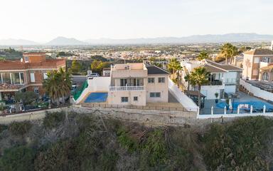 España Villa comprar. Zona de la  Campo de golf la marquesa, 5 dormitorios, 247 m2