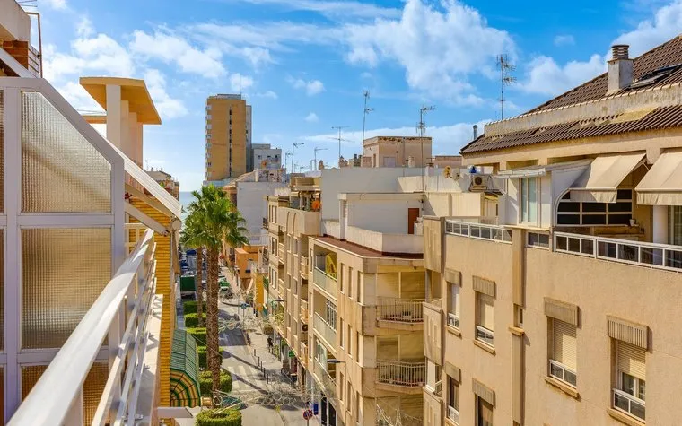 Comprar un Ático en Torrevieja, España. Zona de la  Paseo maritimo, 2 dormitorios, 110 m2