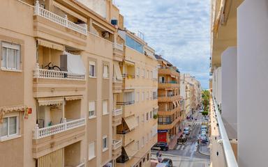 Buy property in Torrevieja, Spain. Estacion de autobuses area, 3 bedrooms, 100 m2