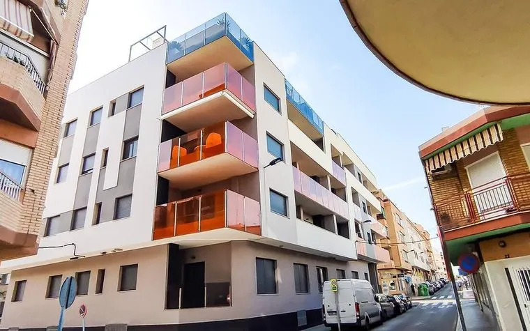 Comprar un Piso en Torrevieja, España. Zona de la  Centro, 2 dormitorios, 86 m2