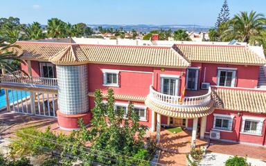 Buy an Villa in Torrevieja, Spain. Torreta florida area, 6 bedrooms, 365 m²