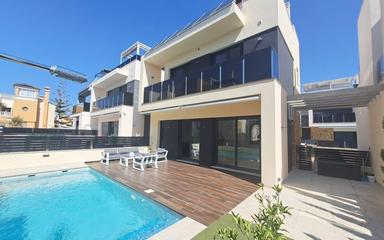 House for sale in Orihuela Costa, Spain. Lomas de Cabo Roig area, 3 bedrooms, 193 m²