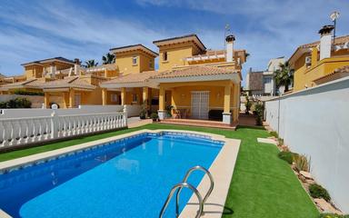Buy an Town house in Spain, Orihuela Costa. Cabo Roig area, 4 bedrooms, 156 m²