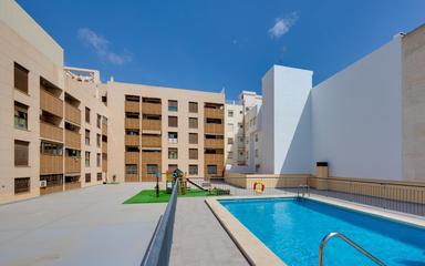 Venta de Piso en Torrevieja, España. Zona de la  Estacion de autobuses, 2 dormitorios, 80 m²