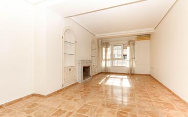 Bienes raíces en España, Torrevieja. Zona de la  torrevieja, 5 dormitorios, 243 m²