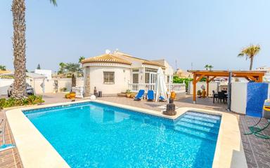 Orihuela Costa, bienes raíces. Zona de la  Playa Flamenca, 4 dormitorios, 125 m2