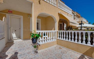 Bungalow en Torrevieja, España. Zona de la  Los Frutales, 2 dormitorios, 60 m2