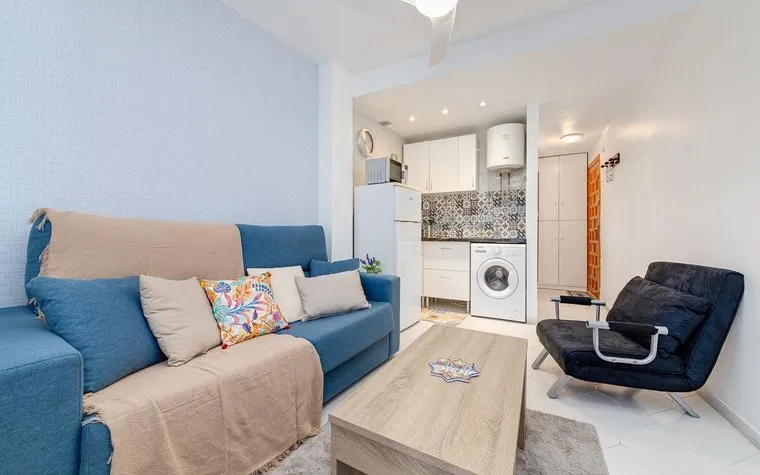 Buy real estate in Torrevieja, Spain. Centro area, 25 m2