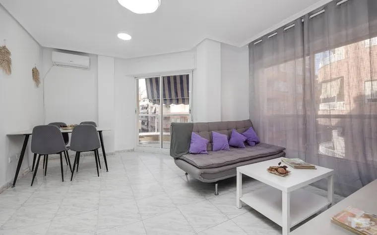 Piso en Torrevieja, España. Zona de la  Playa de los locos, 2 dormitorios, 74 m2