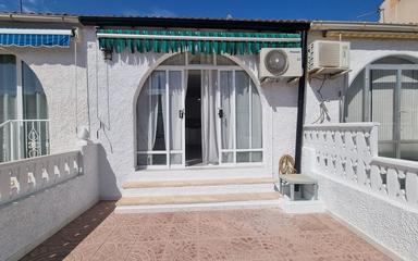 Bungalow en Torrevieja, España. Zona de la  El chaparral, 1 dormitorio, 45 m²