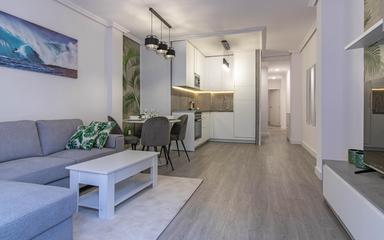 Comprar un Piso en Torrevieja, España. Zona de la  Centro, 2 dormitorios, 75 m²