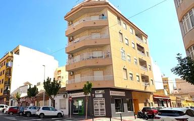 Comprar una propiedad en Torrevieja, España. Zona de la  Centro, 2 dormitorios, 76 m²