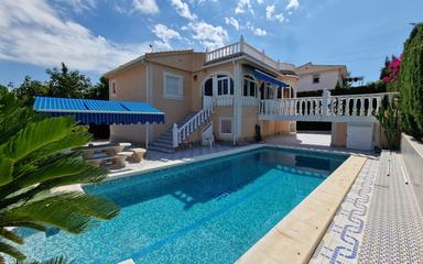 Buy property in Torrevieja, Spain. Los Balcones area, 5 bedrooms, 160 m²