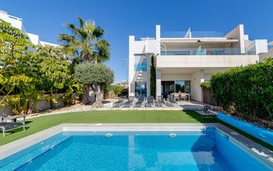 Comprar un Bungalow en Orihuela Costa, España. Zona de la  Cabo Roig, 3 dormitorios, 106 m²