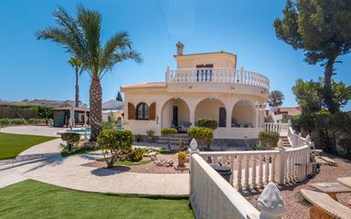 Venta de Villa en Torrevieja, España. Zona de la  El chaparral, 4 dormitorios, 163 m²