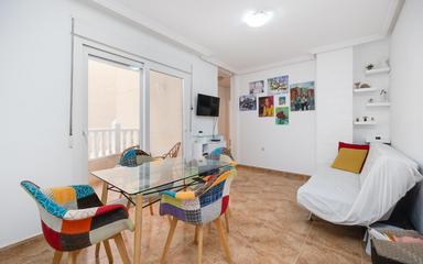 Torrevieja, España. Bienes raíces. Zona de la  Playa del Cura, 2 dormitorios, 60 m2