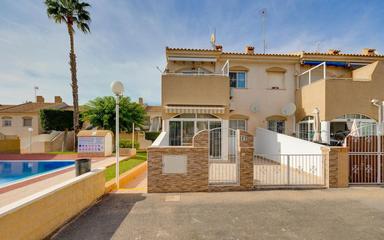 Comprar un Bungalow en Torrevieja, España. Zona de la  Aguas nuevas 2, 2 dormitorios, 67 m2