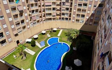 Comprar un Ático en Torrevieja, España. Zona de la  Centro, 2 dormitorios, 58 m²