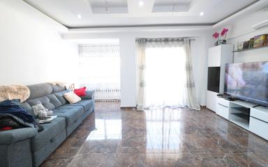 Bienes raíces en España, Torrevieja. Zona de la  Centro, 4 dormitorios, 131 m²