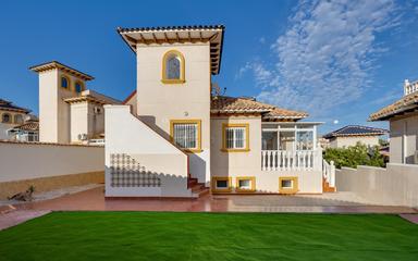 Buy property in Orihuela Costa, Spain. Playa Flamenca area, 4 bedrooms, 125 m²