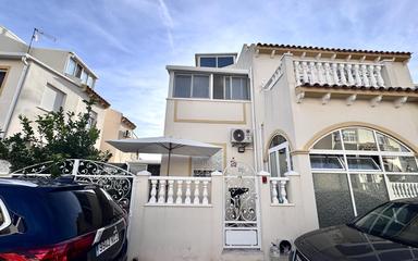 Orihuela Costa, real estate. Playa Flamenca area, 5 bedrooms, 103 m²
