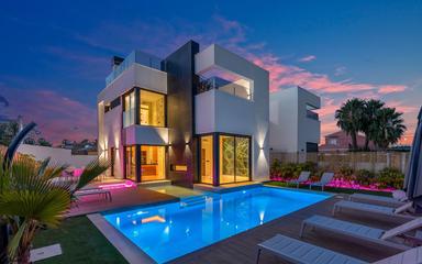 Buy an Villa in Torrevieja, Spain. Torreta florida area, 3 bedrooms, 126 m2