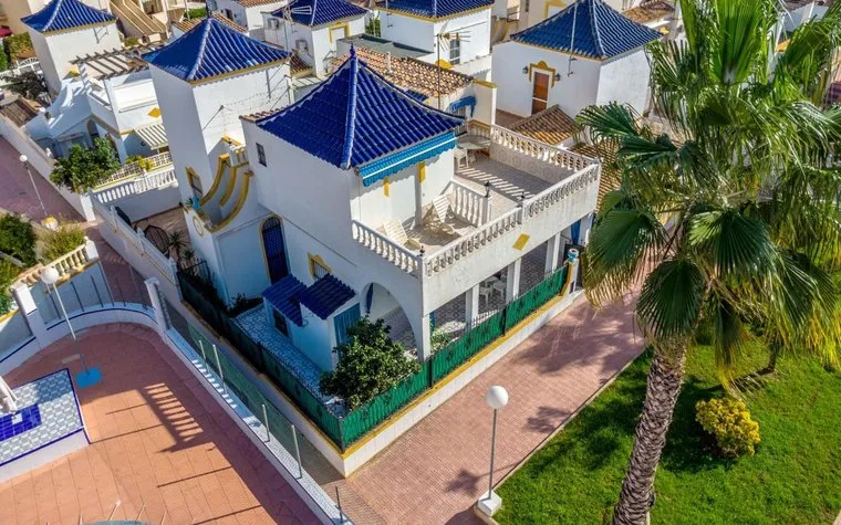 Venta de Duplex en Torrevieja, España. Zona de la Los altos, 3 dormitorios, 46 m2