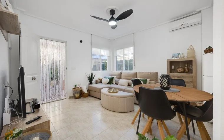 Torrevieja bienes raíces, Bungalow en venta. Zona de la  Torreblanca, 2 dormitorios, 50 m2