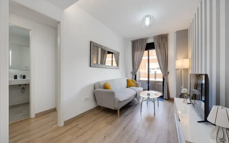 Buy real estate in Torrevieja, Spain. Centro area, 3 bedrooms, 114 m2