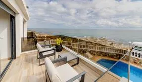 Property in Torrevieja. Cabo cervera area, 4 bedrooms, 210 m2 - photo 2