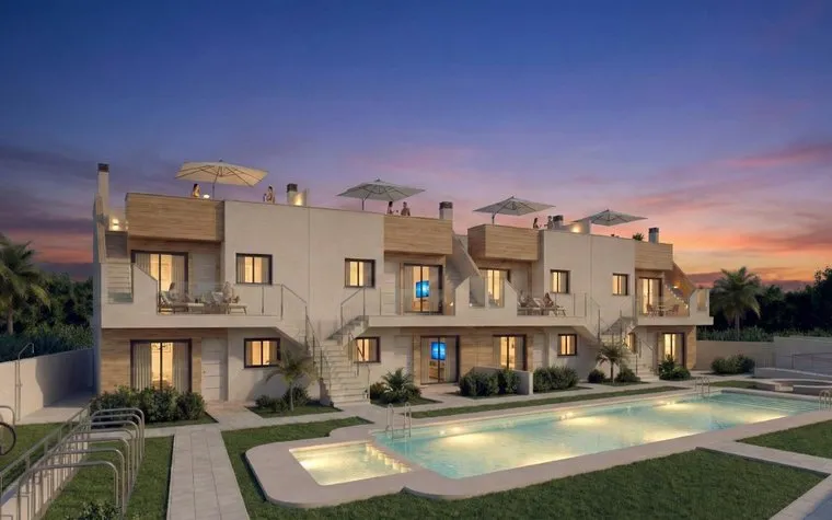 Comprar una vivienda en España. Zona de la  Centro, 3 dormitorios, 74 m2, 3 dormitorios, 74 m² — €272900