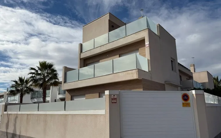 Buy real estate in Spain. Pilar de la Horadada area, 4 bedrooms, 150 m²