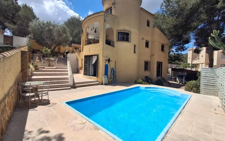 Buy an Town house in Orihuela Costa, Spain. Las Filipinas area, 6 bedrooms, 248 m²