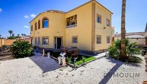 Torrevieja real estate, Villa for sale. Torreta florida area, 6 bedrooms, 267 m² - photo 4