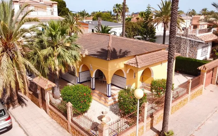 Villa en Orihuela Costa, España. Zona de la  Cabo Roig, 3 dormitorios, 109 m²