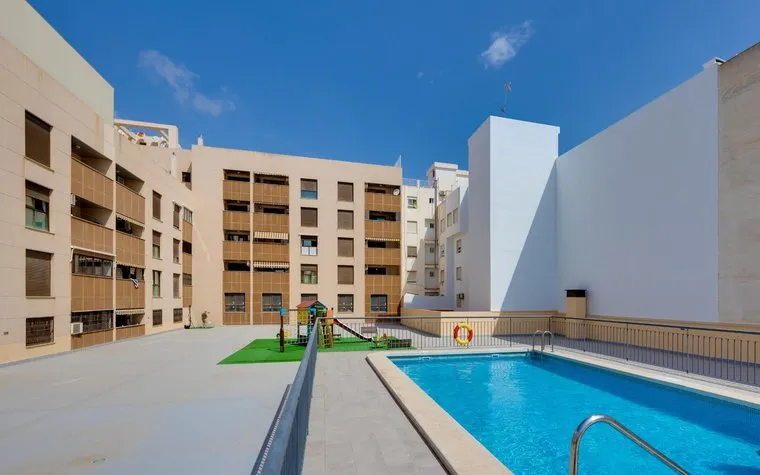 Buy property in Torrevieja, Spain. Estacion de autobuses area, 2 bedrooms, 80 m²