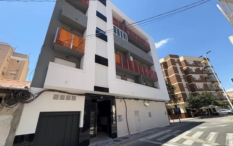 Comprar una vivienda en Torrevieja, España. Zona de la  Centro, 2 dormitorios, 80 m²