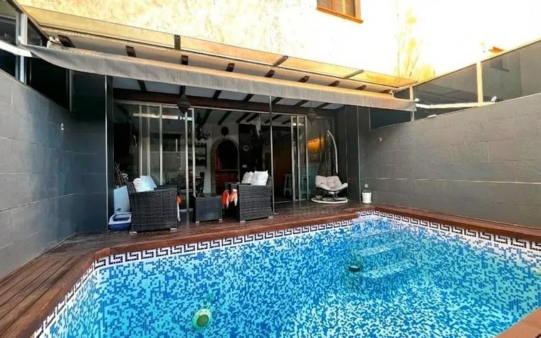 Torrevieja, Spain. Buy an Town house . torrevieja area, 4 bedrooms, 480 m²