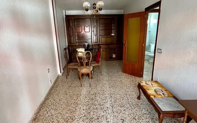 Buy real estate in Torrevieja, Spain. Estacion de autobuses area, 3 bedrooms, 88 m²