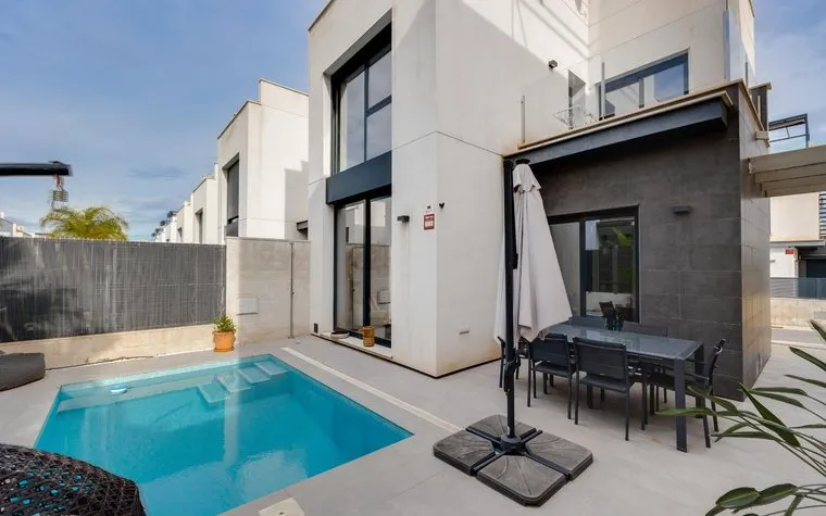 Купить недвижимость в Ориуэла Коста, Испания. Район PAU 26, 3 спальни, 90 m²