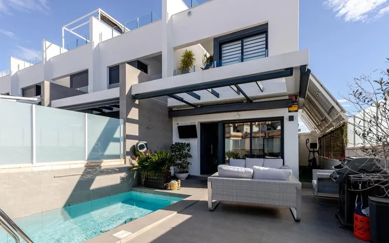 Buy property in Orihuela Costa, Spain. PAU 26 area, 3 bedrooms, 152 m²