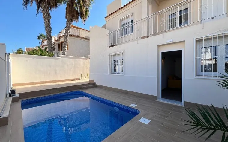 Buy real estate in Torrevieja, Spain. Torreblanca area, 4 bedrooms, 166 m²