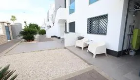Bungalow for sale in Orihuela Costa, Spain. La Zenia area, 2 bedrooms, 70 m² - photo 2