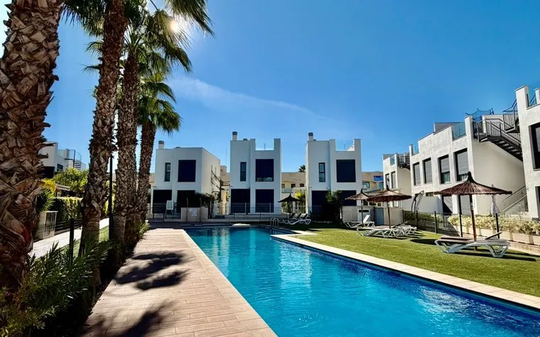 Real estate Torrevieja, Bungalow for sale. Punta Prima area, 3 bedrooms, 80 m²