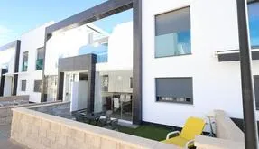 Venta de Bungalow en Orihuela Costa, España. Zona de la  La Zenia, 2 dormitorios, 77 m² - photo 2